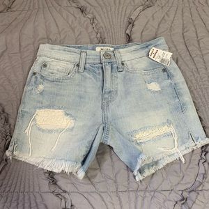 🌟NWT Light Distressed Denim Shorts - Mid Rise!
